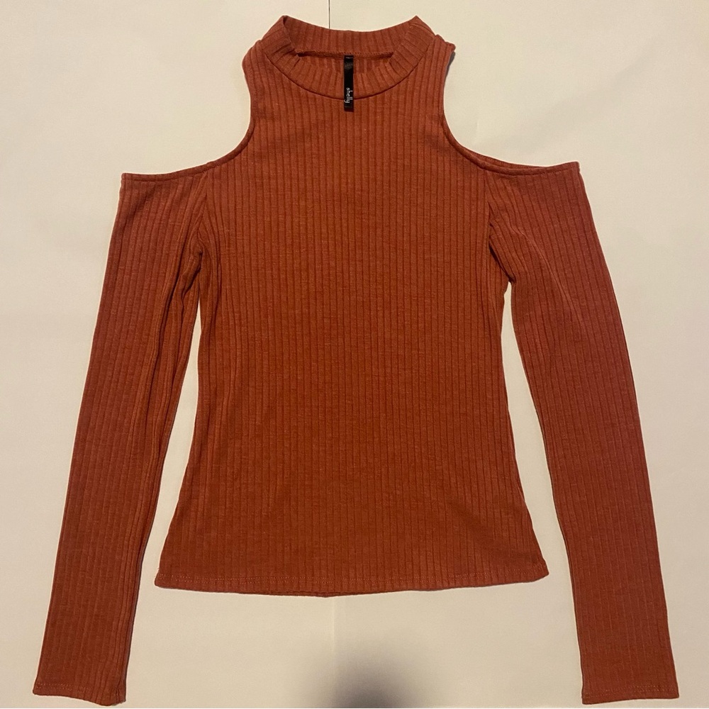 Shelly Ribbed Knit Long Sleeves Cold Shoulder Shirt